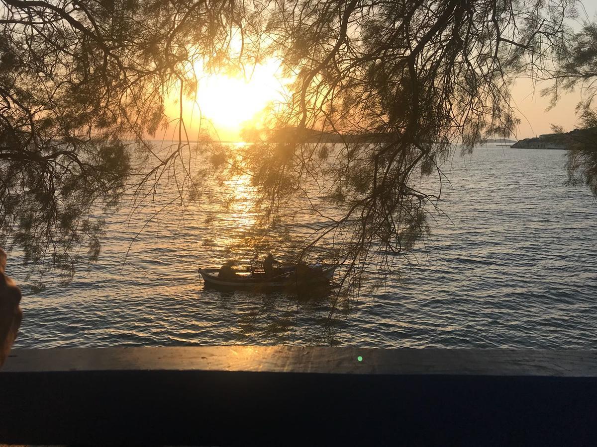 Hotel Leon Foça Exteriör bild
